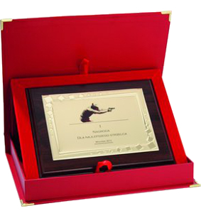 Dyplom z tworzywa sztucznego z metalową blaszką grawerowany + etui HG424+ETUI