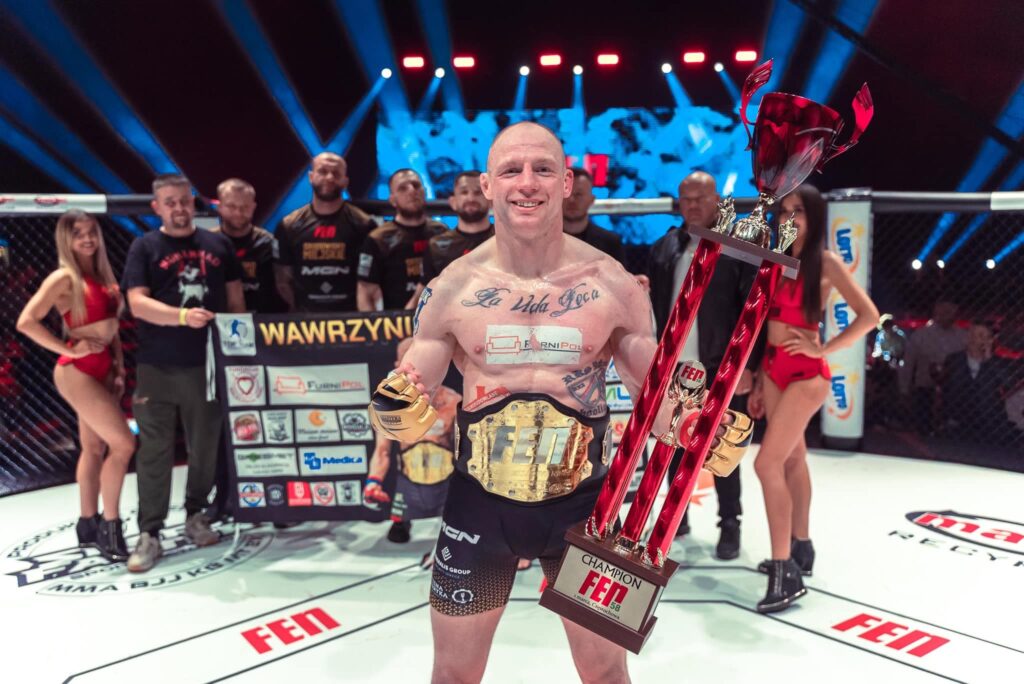 Puchary filarowe malowane CUSTOM na galę FEN 58 w Częstochowie