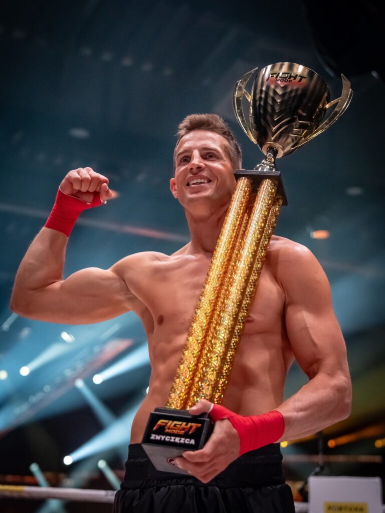 Puchary malowane Premium na pierwszą galę Fight Mode w Poznaniu