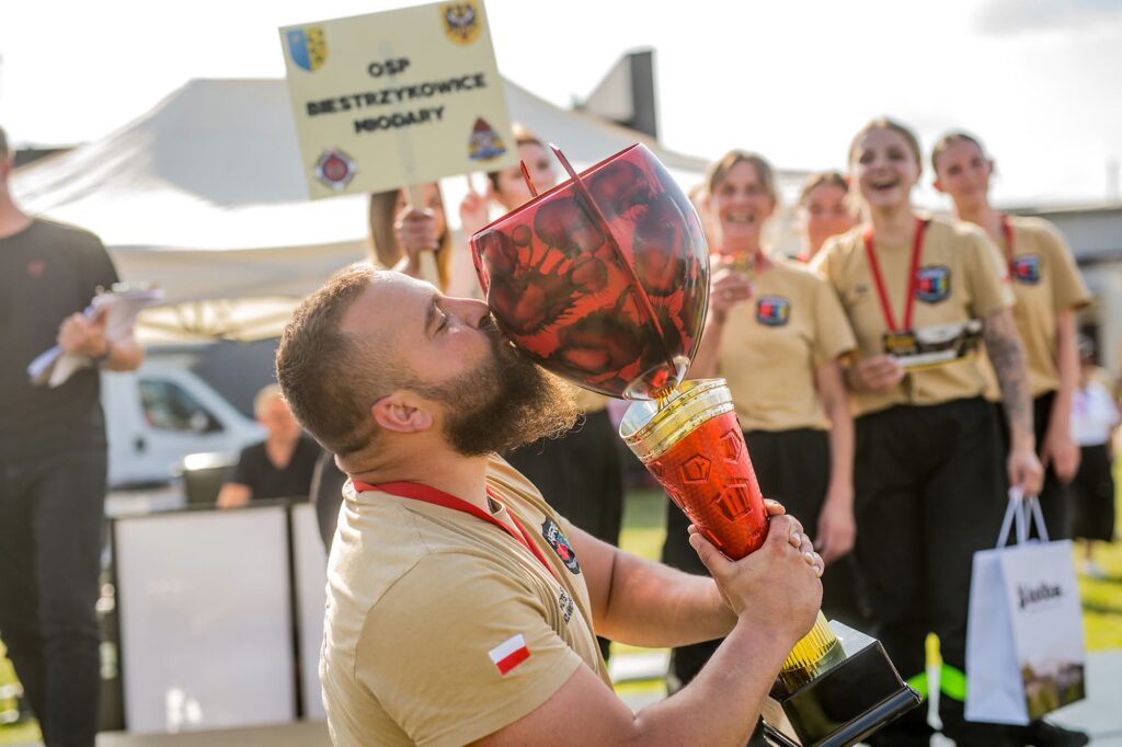 Puchary i medale wycinane laserowo na Mistrzostwa Polski Sportowo-Pożarnicze MIX-ów w Solarni